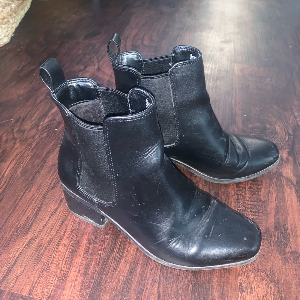 black patent leather chelsea boots with heel